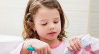 Experten: Sollten Kinder vor oder nach dem Frühstück Zähne putzen?