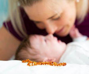Bernsteinkette fürs Baby: Mehr als einfach nur Schmuck