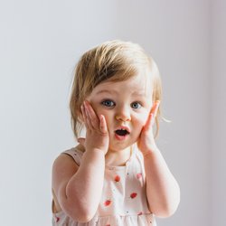 Säuglingsakne: Wie du sie erkennst und was dagegen hilft