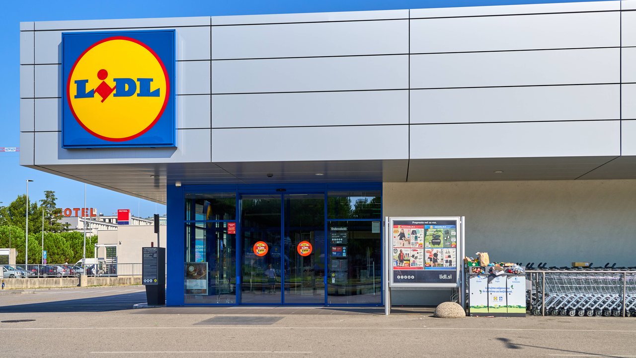 Bei Lidl gibt es eine praktische LED-Girlande für deine Weihnachtsdeko.