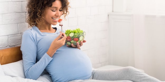 Salat in der Schwangerschaft? Sicher genießen