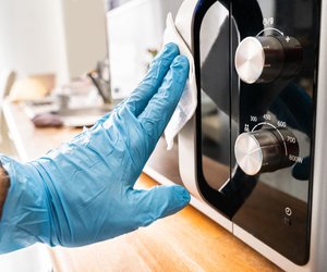 Mikrowelle reinigen: Mit diesen Tipps kein Problem