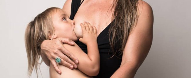 Berührende Fotos: So besonders sehen Frauen aus, die ihrem Baby die Brust geben