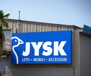 Erschwinglicher Luxus: Der weiße Schrank von Jysk sieht teurer aus als er ist