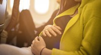 Fliegen in der Schwangerschaft: Das solltet ihr vor Urlaubsantritt wissen