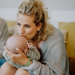 Meningokokken-Impfung: Mama-Bloggerin Nina Kämpf klärt im Interview auf