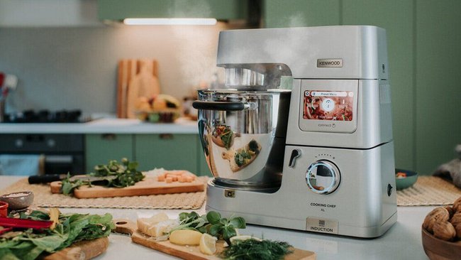 Auf dem Bild ist die Kenwood Cooking Chef XL zu sehen.