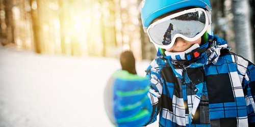 Die richtige Skiausrüstung für Kinder sorgt für mehr Spaß auf der Piste