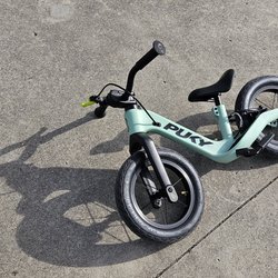 Das Puky Next Laufrad im Test: Hightech auf zwei Rädern für kleine Abenteurer*innen