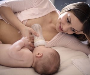 Vorurteile & Druck: Diese 8 Sätze sind für nicht-stillende Mütter verletzend