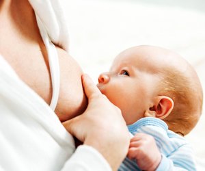 Kuhmilch und Stillen: Darauf sollten stillende Mütter achten