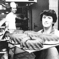 Omas Backschätze: 5 unschlagbare DDR-Blechkuchen, die jeden Sonntagskaffee perfekt machen