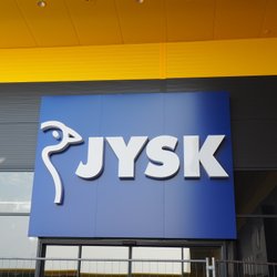 Der Jysk-Sessel mit passendem Hocker aus Teddy-Plüsch verzaubert jetzt alle