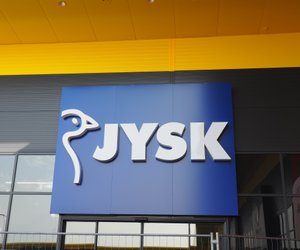 Mit Teddy-Plüsch: Der Jysk-Sessel für deine kleine Auszeit