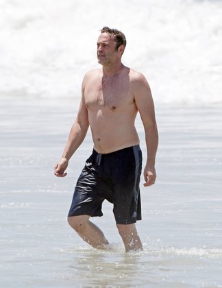 Dad Bod: Schauspieler Vince Vaughn zeigt am Strand seinen immer noch durchtrainierten Körper - mit ein bisschen Speck um die Hüfte.