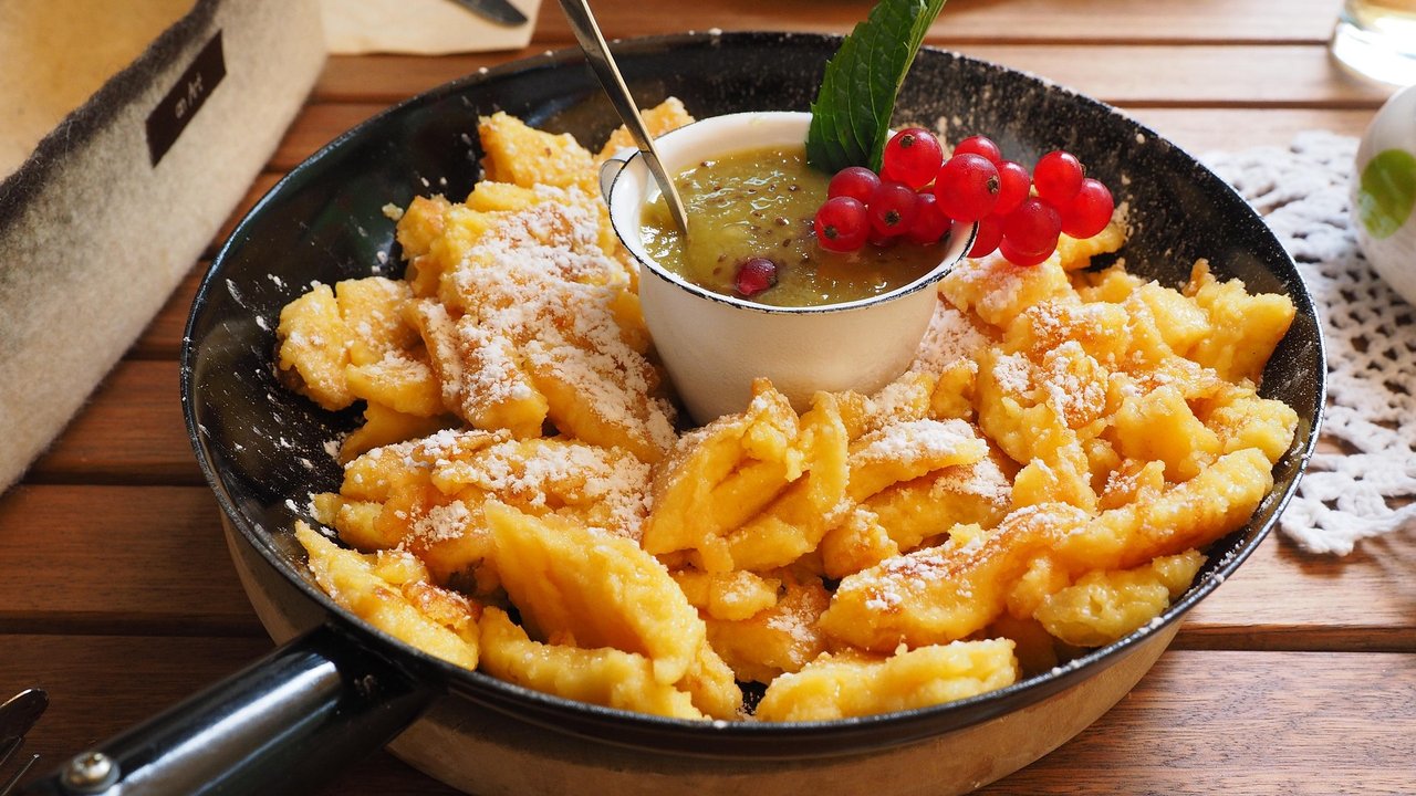 Kaiserschmarrn ist lecker und süß.