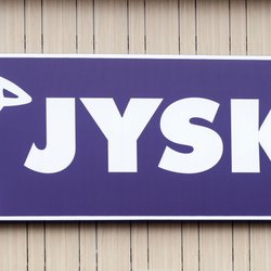 Das Jysk-Schneidebrett aus Akazienholz darf bei eurer nächsten Brotzeit nicht fehlen