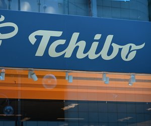 Doppelte Funktion, halber Platzbedarf: Tchibos Tisch-Schrank-Kombi