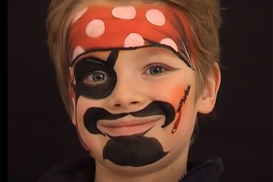 Pirat schminken mit Augenklappe