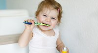Mundgeruch beim Baby und Kleinkind: Muss der Nachwuchs zum Zahnarzt?
