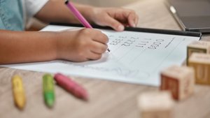 Zahlen schreiben lernen, aber richtig: Neue Übungsblätter zum Ausdrucken für Vorschule & Grundschule