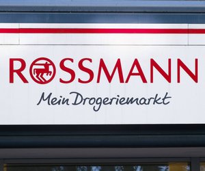 Das Bügeleisen clever verstaut: Bei Rossmann gibt es ein richtig cooles Gadget