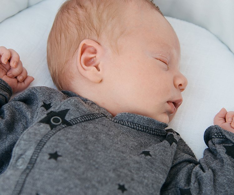 Schlafbedarf Beim Baby Wie Viel Schlaf Brauchen Babys Im Ersten