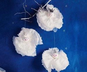 Einfache Weihnachtsdeko: Schneeflocken aus Papiertaschentüchern