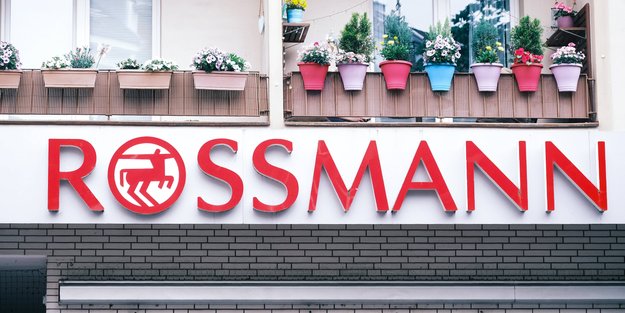 Im Wasser oder im Garten: Das Hai-Kinderspiel von Rossmann ist der Hit