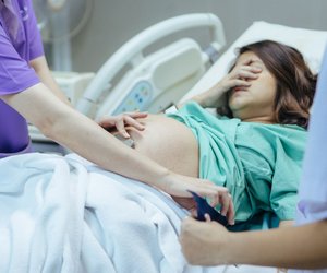 Gebärmutterriss: So gefährlich ist eine Uterusruptur für Mama und Baby