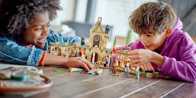 Jetzt zugreifen: Das LEGO-Set „Kampf um Hogwarts“ zum Schnäppchenpreis bei Amazon