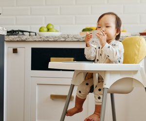 Ab wann können Kinder aus einem Becher trinken?