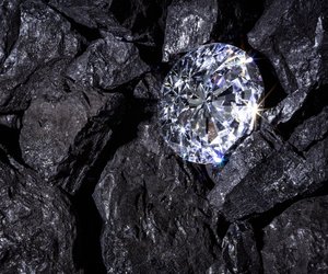 Wie entsteht ein Diamant? Ein kostbarer Schatz aus der Erde