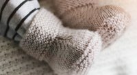 Für warme Füße: So leicht könnt ihr kuschelige Babyschuhe stricken