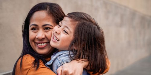 "Fördern positives Verhalten": 15 lobende Sätze, mit denen wir unsere Kinder stärken können