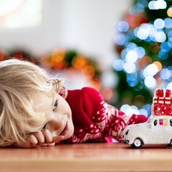 Zu&#x20;viele&#x20;Geschenke&#x20;ruinieren&#x20;dein&#x20;Kind&#x20;&#x2013;&#x20;die&#x20;Wahrheit&#x20;zu&#x20;Weihnachten&#x21;