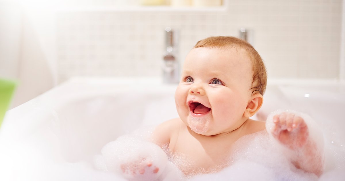 Babys Baden So Lernt Euer Wasserscheues Baby Baden Lieben