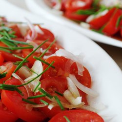 Tomatensalat würzen – so wird er richtig lecker