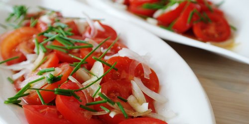 Tomatensalat würzen – so wird er richtig lecker