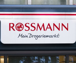 Tschüss Chaos im Kofferraum: Dieses Rossmann-Produkt bringt Ordnung ins Auto