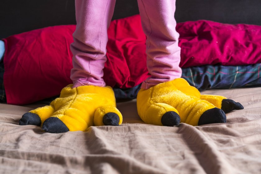 Girl standing on bed wearing yellow fun slippers model released Symbolfoto PUBLICATIONxINxGERxSUIxAUTxHUNxONLY XCF00149

Girl thing ON Bed Wearing Yellow Fun Slippers Model released Symbolic image PUBLICATIONxINxGERxSUIxAUTxHUNxONLY XCF00149  