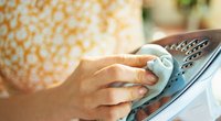 Bügeleisen reinigen und entkalken: Für eine perfekt glatte Wäsche