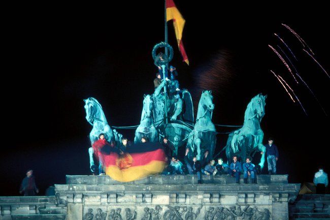 Silvesterfeier 1989 am Brandenburger Tor in Berlin.