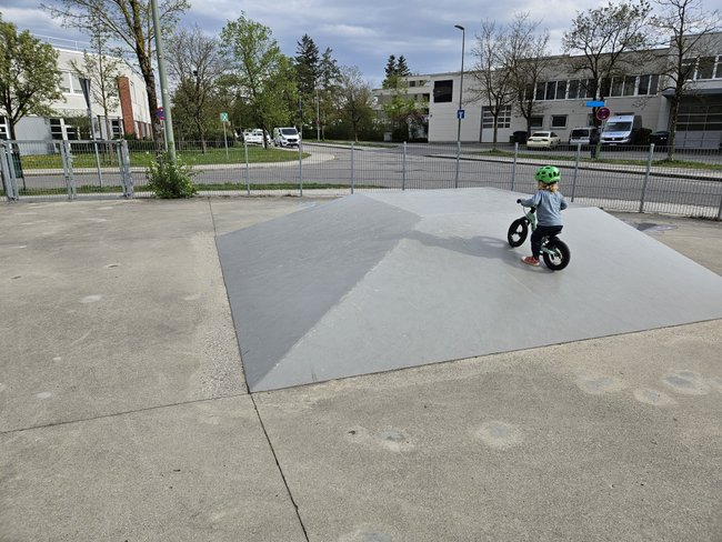 Puky Next im Skatepark
