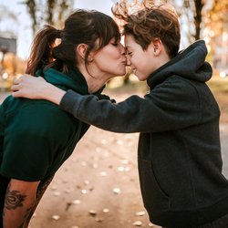 Zwischen Kita, Calls und Kuschelzeit: So gelingt "Sturdy Parenting" im Alltag
