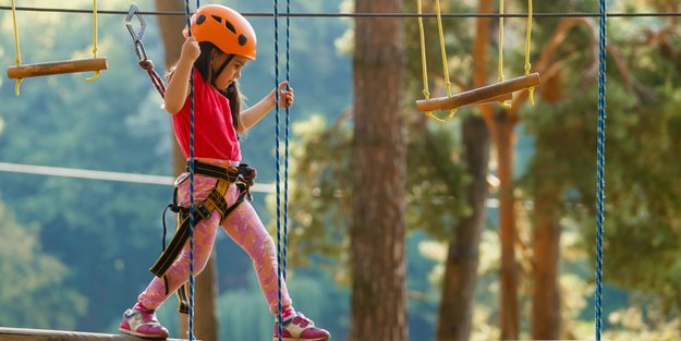 Diese beliebten Kletterparks & Hochseilgärten lohnen einen Besuch