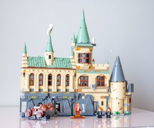Harry-Potter-Fans aufgepasst: Das LEGO-Schloss Hogwarts mit Schlossgelände gibt es bei Amazon günstiger