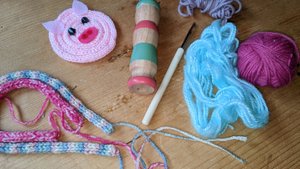 Familienbasteln leicht gemacht: Strickliesl-Ideen für kreative Köpfe