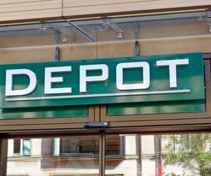 Fliederfarbene Vase von Depot: Alle wollen diesen Blickfang fürs Esszimmer