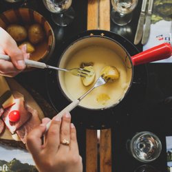 Käsefondue in der Schwangerschaft: Ist die deftige Speise tabu?